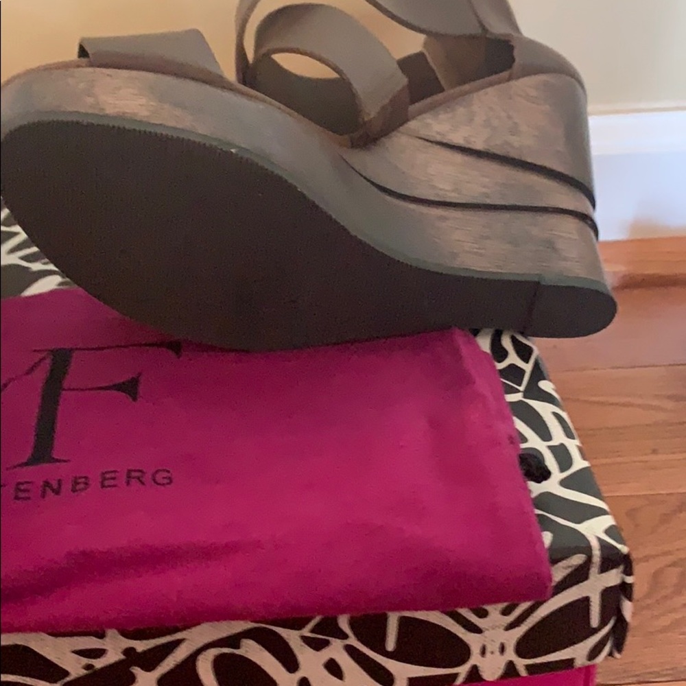 Shoe - Picture 6 of 8